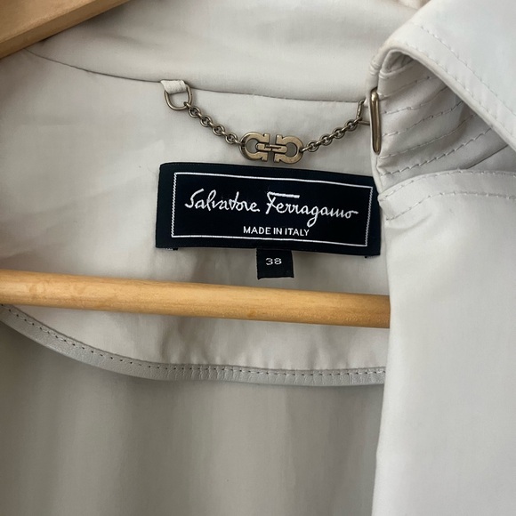 Salvatore Ferragamo Elegant Cream Coat - Picture 3 of 8